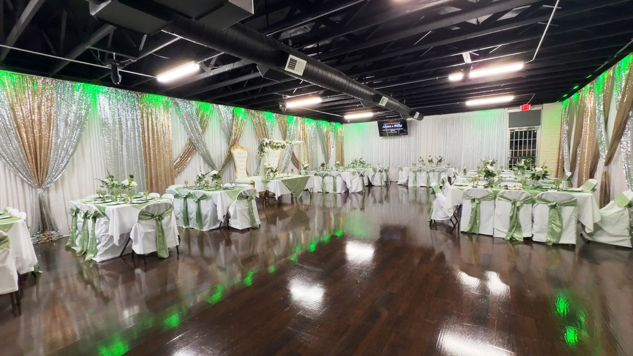 ABQ Sky Events preparado con decoración verde